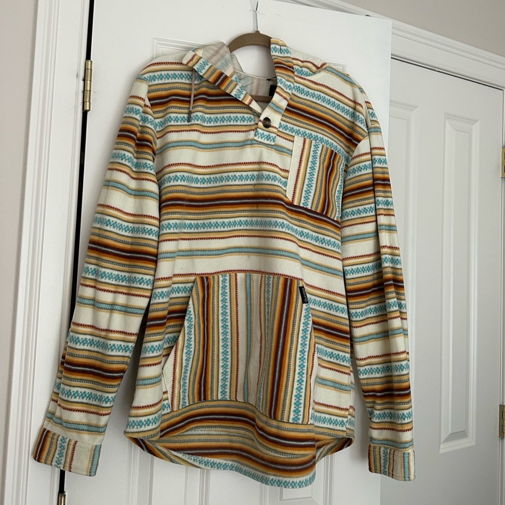 LEVITATE PULLOVER